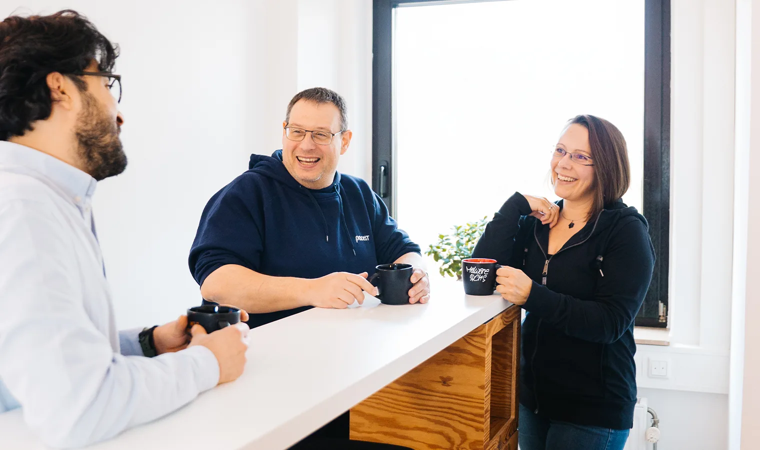 Wertschätzungs- & Fehlerkultur – offenes Arbeitsumfeld mit Raum für Entwicklung Kaffeepause - Wertschätzung für offene Feedbackkultur und kontinuierliches Lernen bei pace-IT