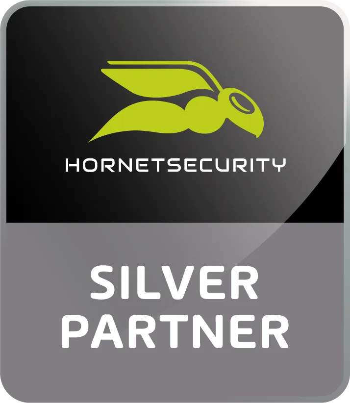 Hornetsecurity Silver Partner Badge mit grünem Logo auf schwarzem und grauem Hintergrund